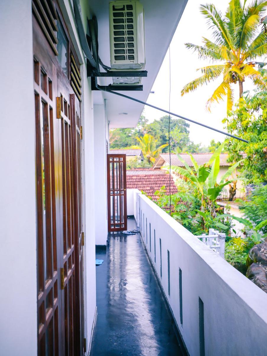 Annasi Hikkaduwa